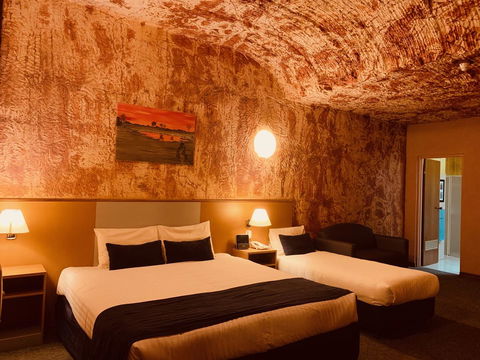 Desert Cave Hotel - Tourism Caloundra 25