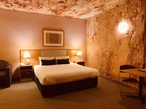 Desert Cave Hotel - Tourism Caloundra 17