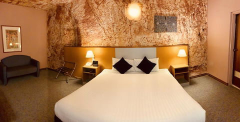 Desert Cave Hotel - Tourism Caloundra 2