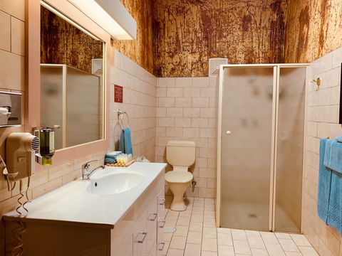 Desert Cave Hotel - Tourism Caloundra 5