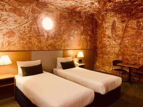 Desert Cave Hotel - Tourism Caloundra 15