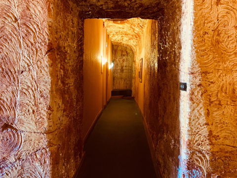 Desert Cave Hotel - Tourism Caloundra 27