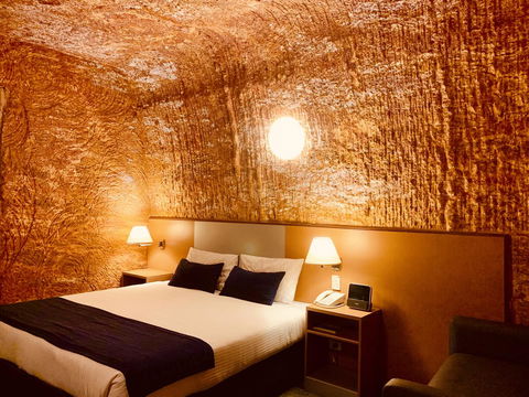 Desert Cave Hotel - Tourism Caloundra 13
