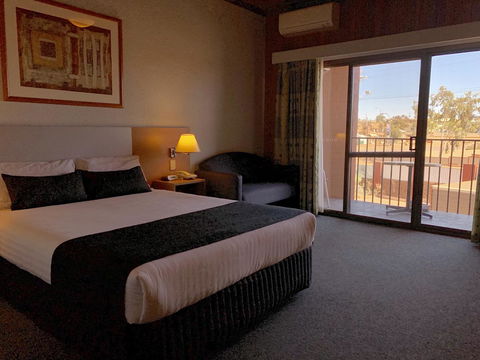 Desert Cave Hotel - Tourism Caloundra 20