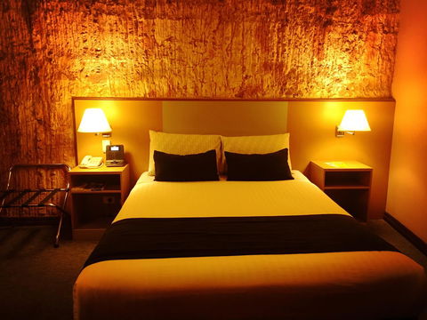 Desert Cave Hotel - Tourism Caloundra 38