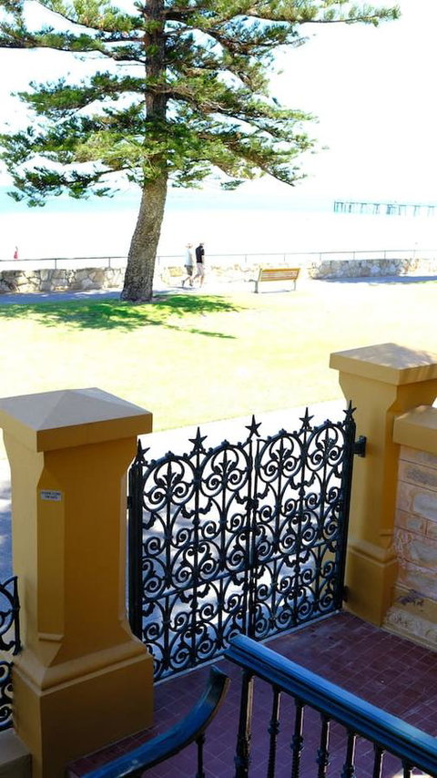 The Grand Ocean Apartment - Tourism Caloundra 9