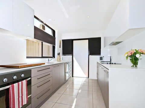 Pearl By The Sea - Tourism Caloundra 3