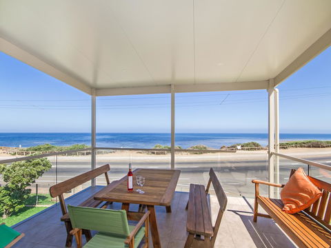 Pearl By The Sea - Tourism Caloundra 0