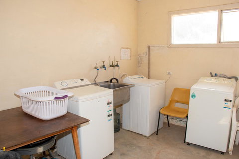 Kimba Units - Tourism Caloundra 1