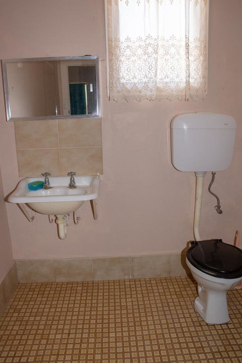 Kimba Units - Tourism Caloundra 3