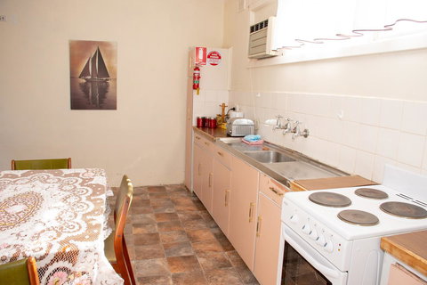 Kimba Units - Tourism Caloundra 15