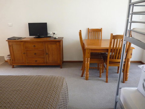 Coonawarra Motor Lodge - Tourism Caloundra 12