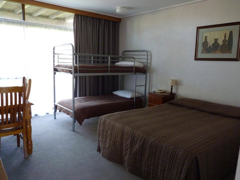 Coonawarra Motor Lodge - Tourism Caloundra 10