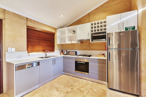 Eight Willows Retreat - Tourism Caloundra 2