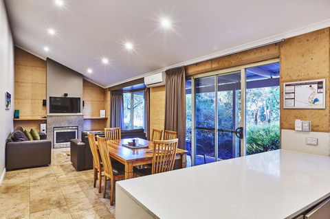 Eight Willows Retreat - Tourism Caloundra 11