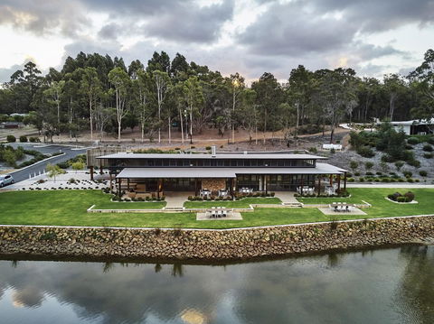 Eight Willows Retreat - Tourism Caloundra 3