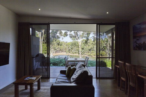 Eight Willows Retreat - Tourism Caloundra 5