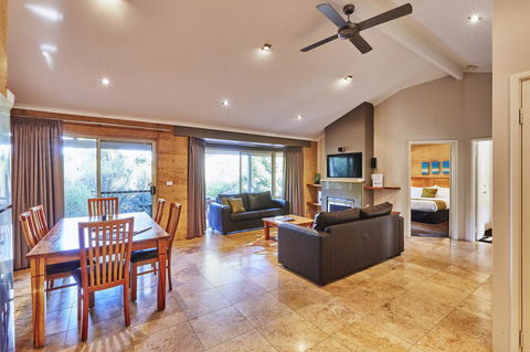 Eight Willows Retreat - Tourism Caloundra 1