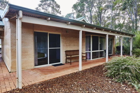 Eight Willows Retreat - Tourism Caloundra 25