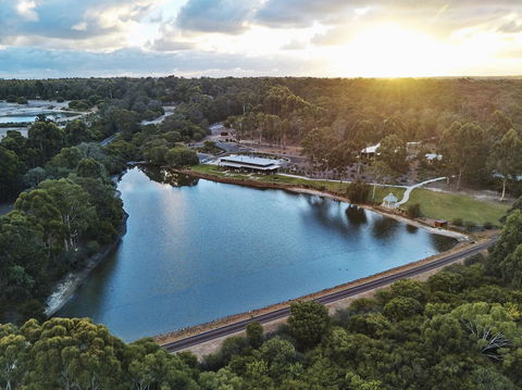 Eight Willows Retreat - Tourism Caloundra 0