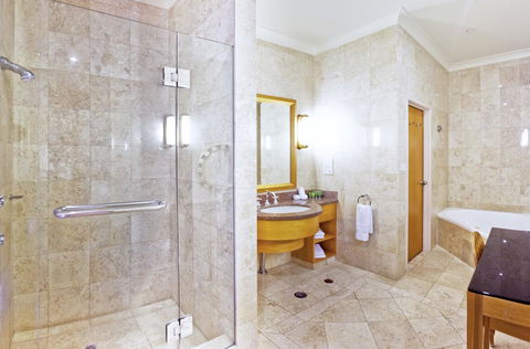 Duxton Hotel Perth - Tourism Caloundra 3