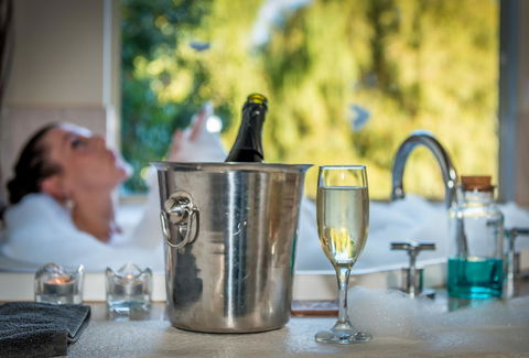 Chimes Spa Retreat - Tourism Caloundra 16