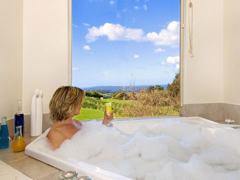 Chimes Spa Retreat - Tourism Caloundra 35