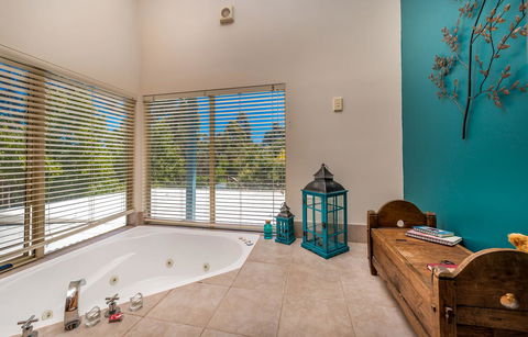 Chimes Spa Retreat - Tourism Caloundra 9