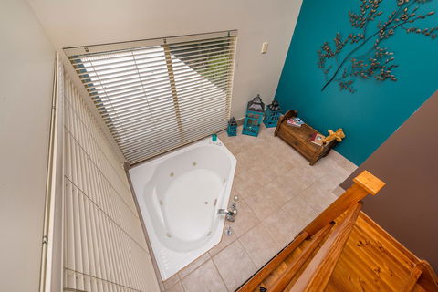 Chimes Spa Retreat - Tourism Caloundra 11