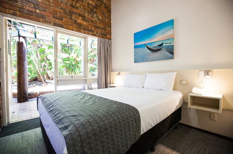 Leisure Inn Hotel Rockingham - Tourism Caloundra 1