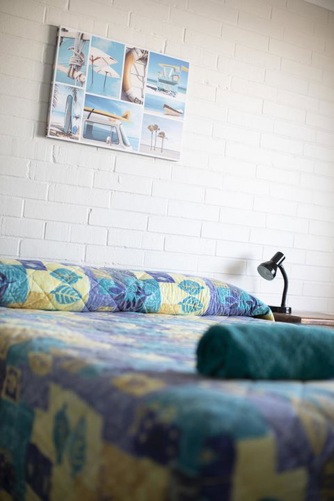 Shark Bay Seafront Apartments - Tourism Caloundra 40