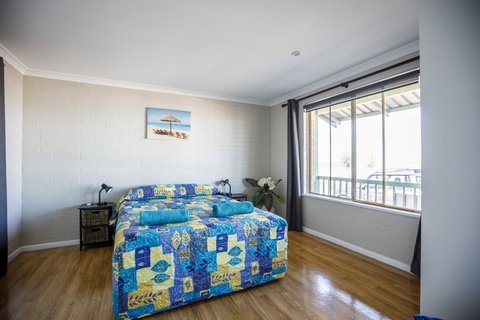 Shark Bay Seafront Apartments - Tourism Caloundra 31