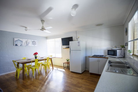 Shark Bay Seafront Apartments - Tourism Caloundra 1