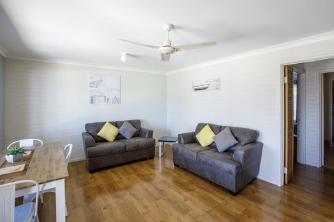 Shark Bay Seafront Apartments - Tourism Caloundra 14