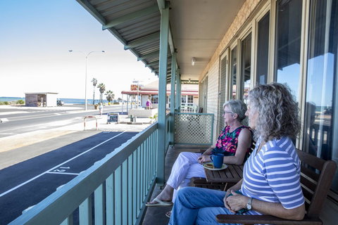 Shark Bay Seafront Apartments - Tourism Caloundra 19