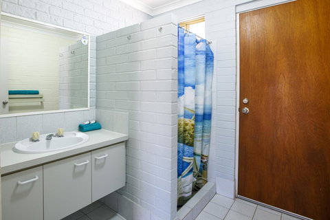 Shark Bay Seafront Apartments - Tourism Caloundra 10