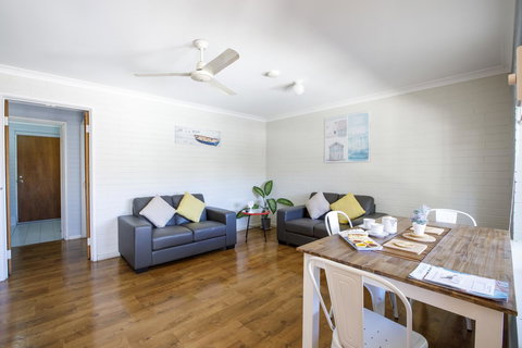 Shark Bay Seafront Apartments - Tourism Caloundra 41
