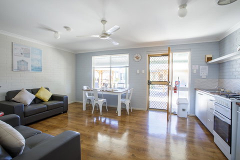 Shark Bay Seafront Apartments - Tourism Caloundra 12