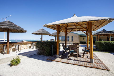 Shark Bay Seafront Apartments - Tourism Caloundra 21
