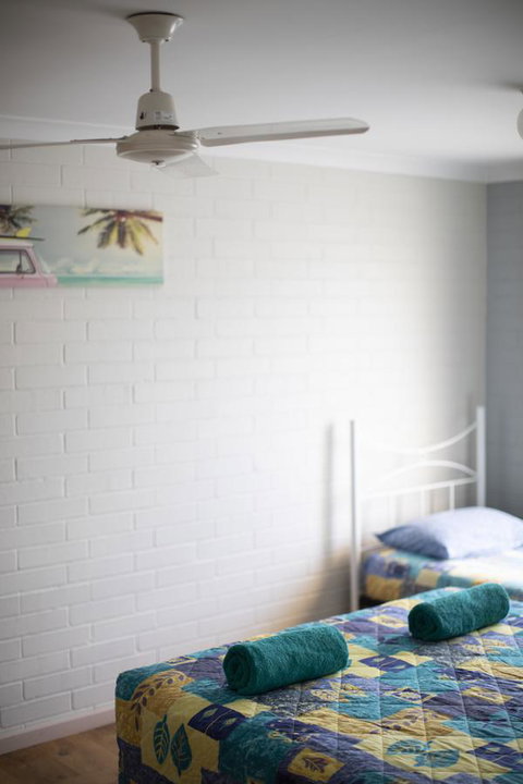 Shark Bay Seafront Apartments - Tourism Caloundra 17