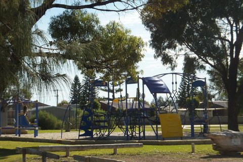 Ocean Beach Chalet 18 - Tourism Caloundra 22