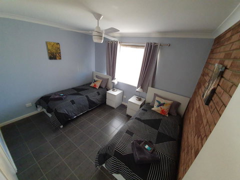 Ocean Beach Chalet 18 - Tourism Caloundra 8