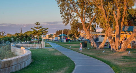 Ocean Beach Chalet 18 - Tourism Caloundra 30