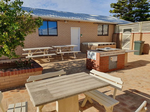 Ocean Beach Chalet 18 - Tourism Caloundra 11