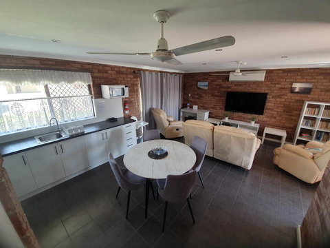 Ocean Beach Chalet 18 - Tourism Caloundra 3