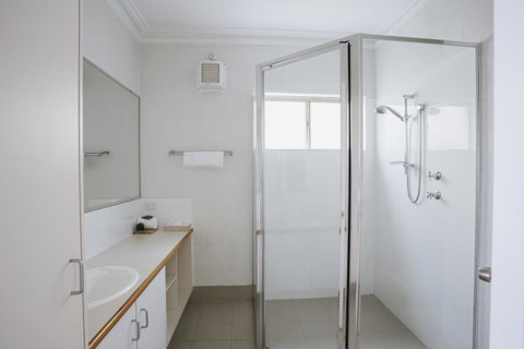 Canal Rocks Beachfront Apartments - Tourism Caloundra 34