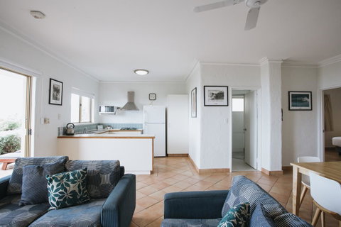 Canal Rocks Beachfront Apartments - Tourism Caloundra 36
