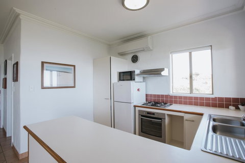 Canal Rocks Beachfront Apartments - Tourism Caloundra 10