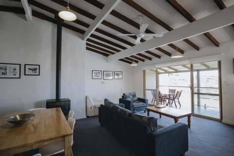Canal Rocks Beachfront Apartments - Tourism Caloundra 15