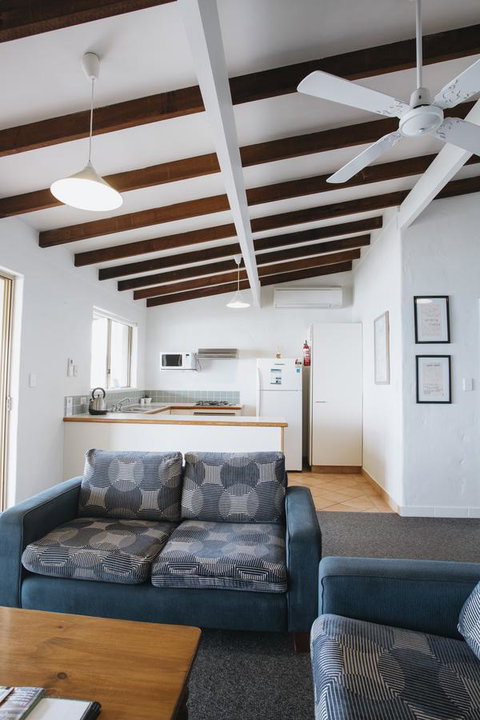 Canal Rocks Beachfront Apartments - Tourism Caloundra 4